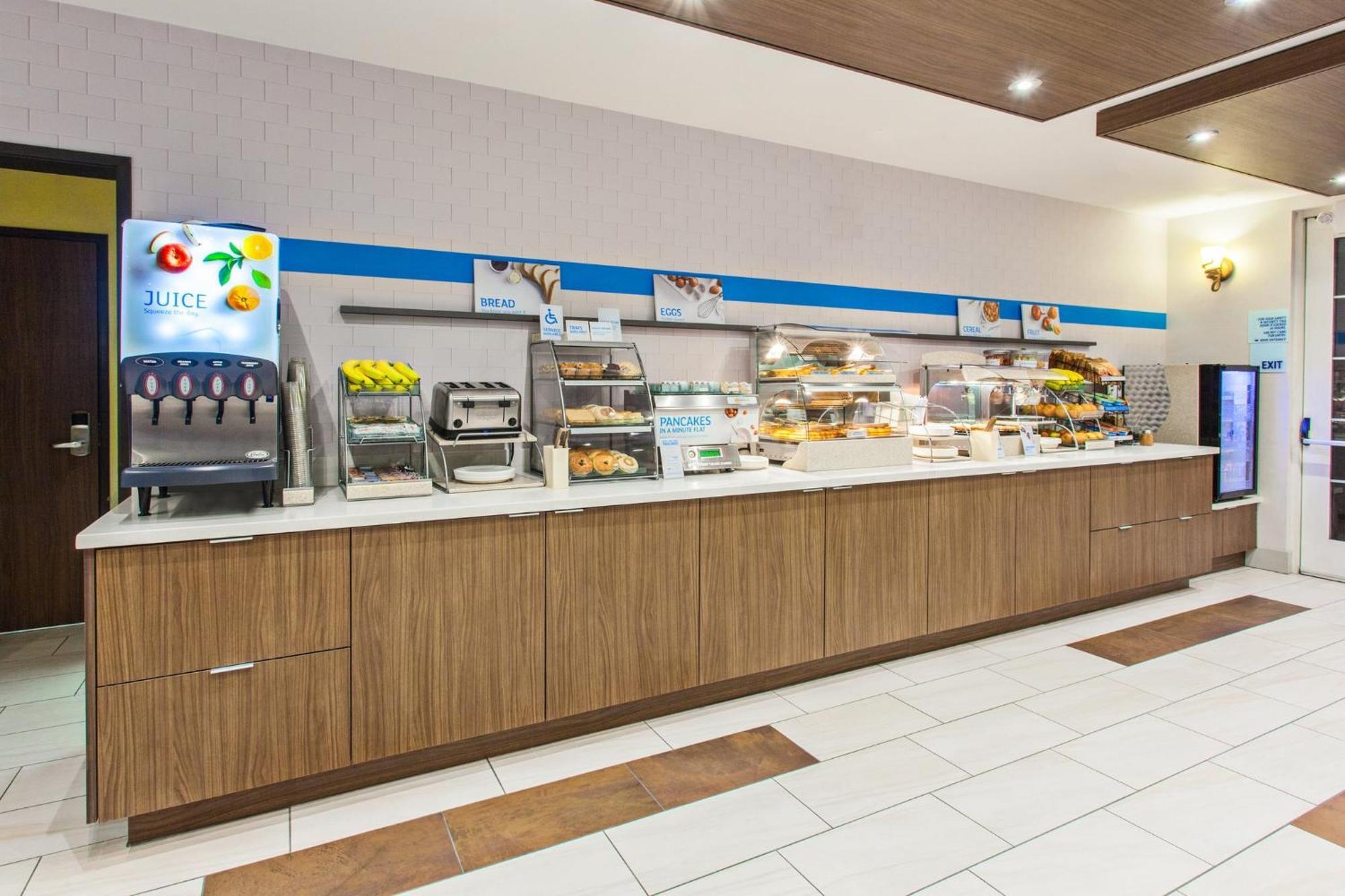 Holiday Inn Express & Suites Oakland - Airport By Ihg Kültér fotó